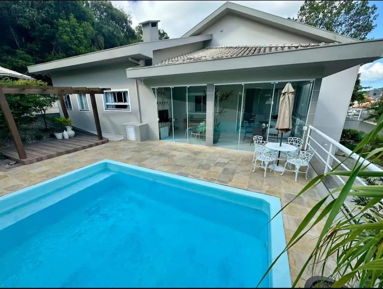 Вилла Casa Aconchegante Com Piscina Бомбиньяс Дом отдыха